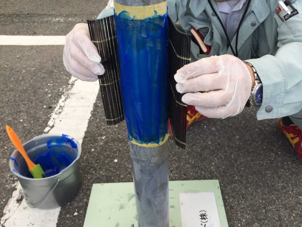 SFCR工法の特徴である青い接着剤